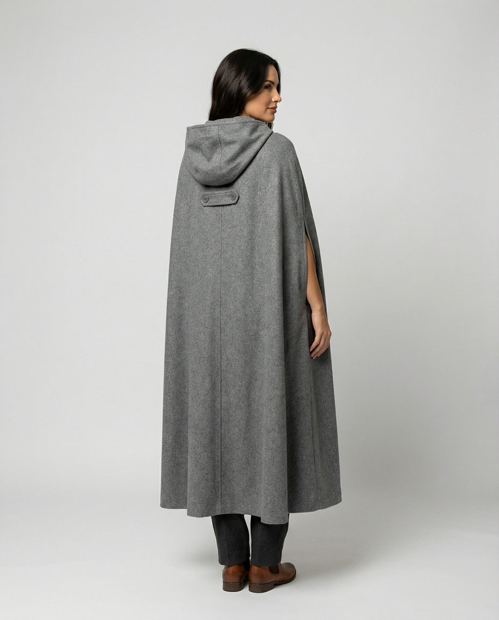 Damen modern geschnittener Umhang mit Kapuze