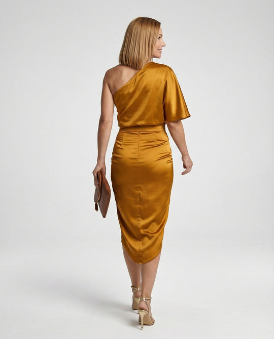 Elegantes Abendkleid lang aus Satin mit Schlitz