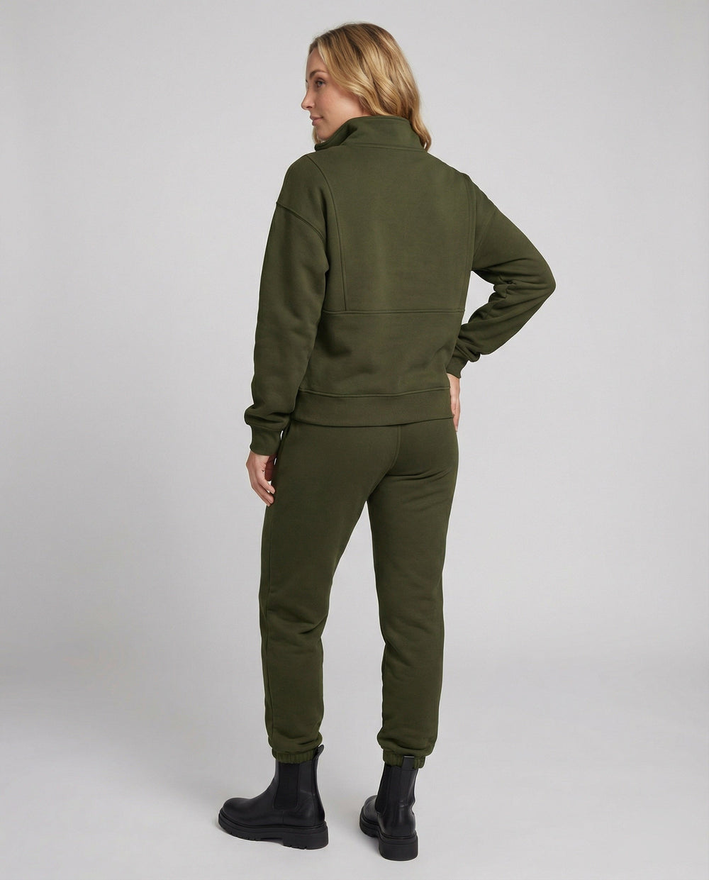 Jogginganzug Damen sportlich elegant mit Oversize-Hoodie und hohem Kragen