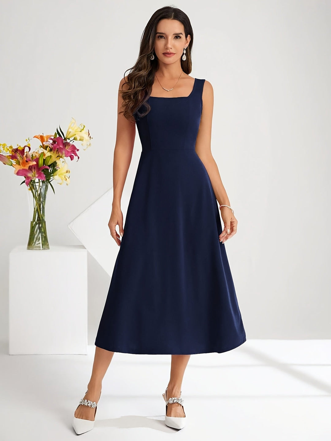 Elegantes Kleid mit Trägern Dunkelblau Farbe