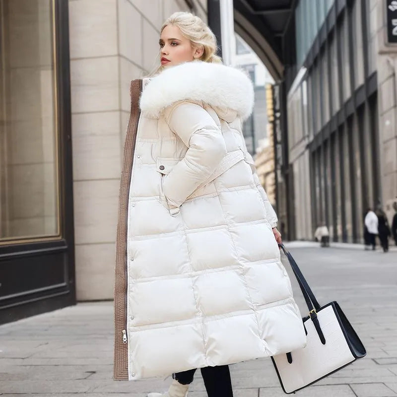 Damen lange Winterjacke mit Pelzmütze und Gürtel