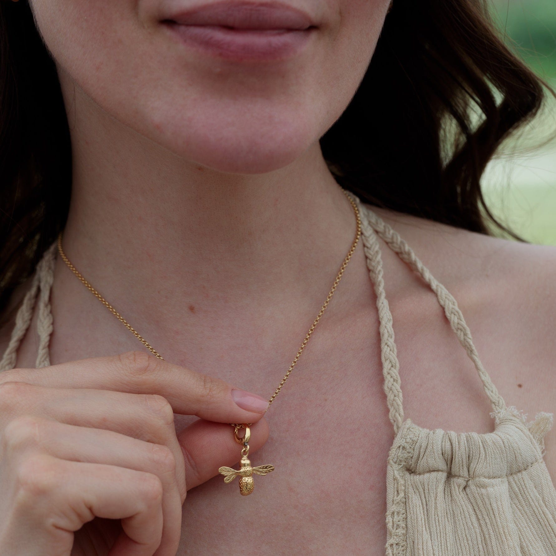 Goldene Bienen Charm Halskette | Shop Nory