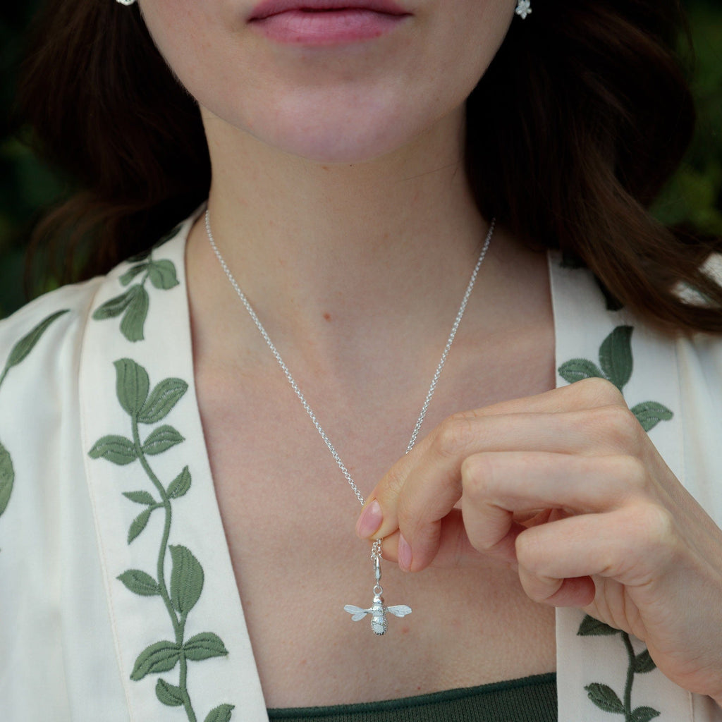 Silberne Bienenanhänger-Halskette | Shop Nory