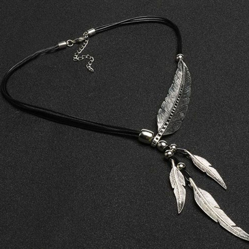 Goldene Feder Halskette Im Boho Stil