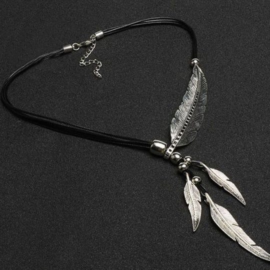 Goldene Feder Halskette Im Boho Stil