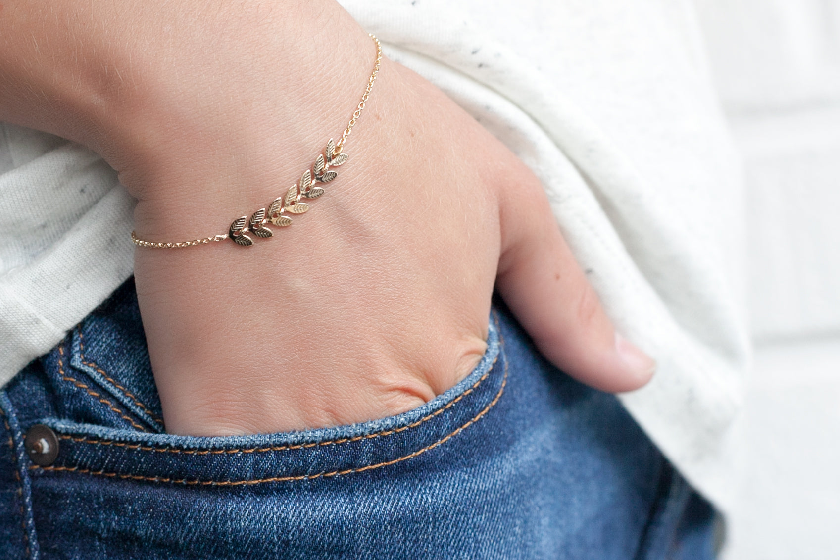 Armband mit kleinen Blättern - 16 Karat vergoldet | Shop Nory