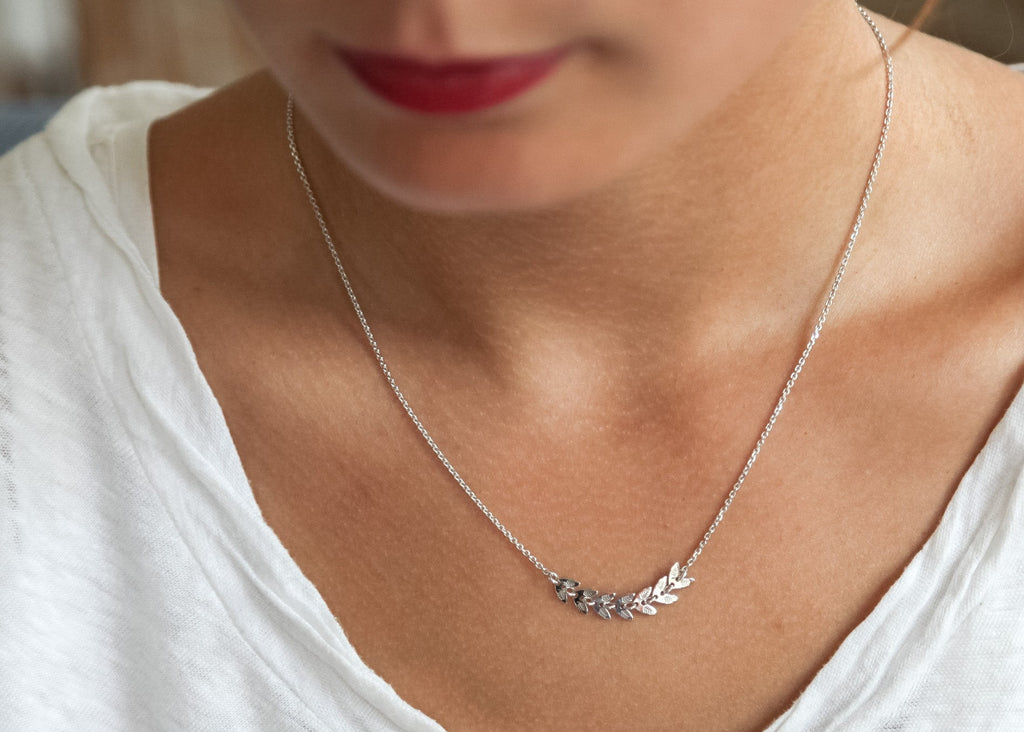 Kette mit kleinen Blättern aus Silber - Blätterkette | Shop Nory