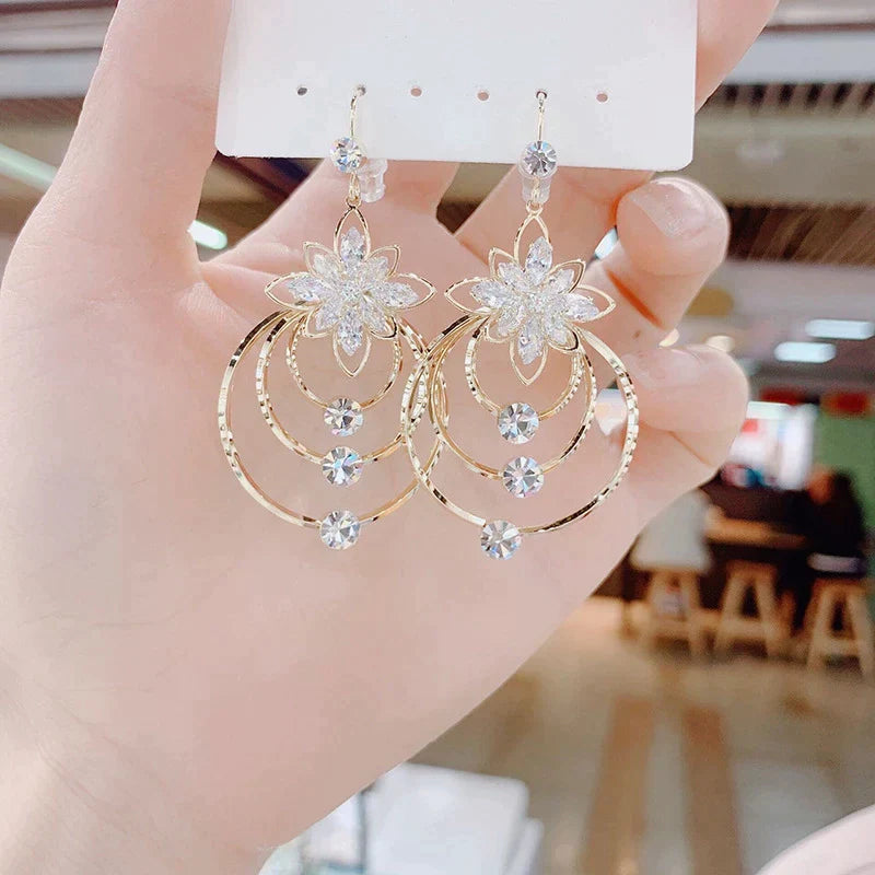 Luxuriöse goldene Creolen | Shop Nory