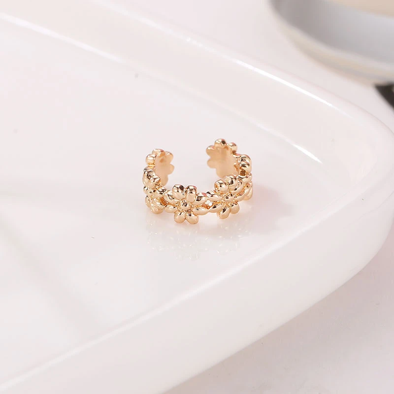 Bohemian Daisy Blume Ohr Cuff | Shop Nory
