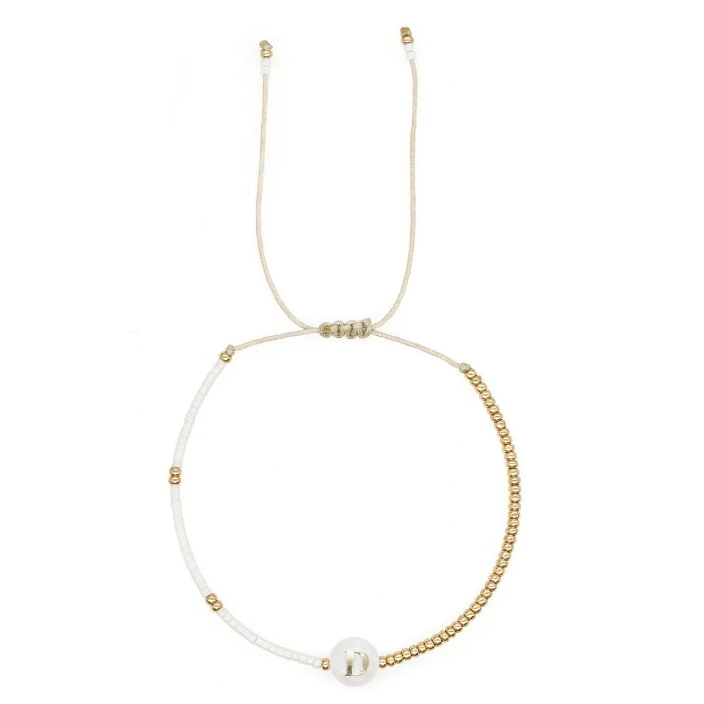 Boho Weiß & Gold Perlen Buchstaben Initial Perlen Armbänder