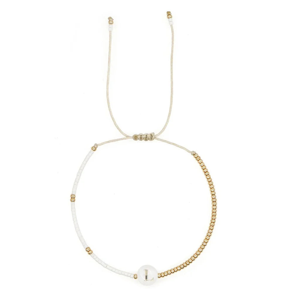 Boho Weiß & Gold Perlen Buchstaben Initial Perlen Armbänder