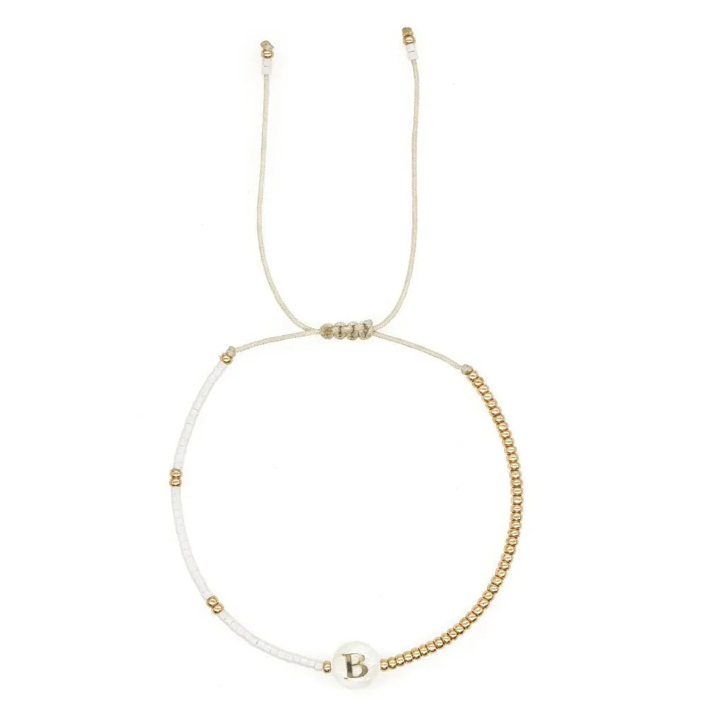 Boho Weiß & Gold Perlen Buchstaben Initial Perlen Armbänder