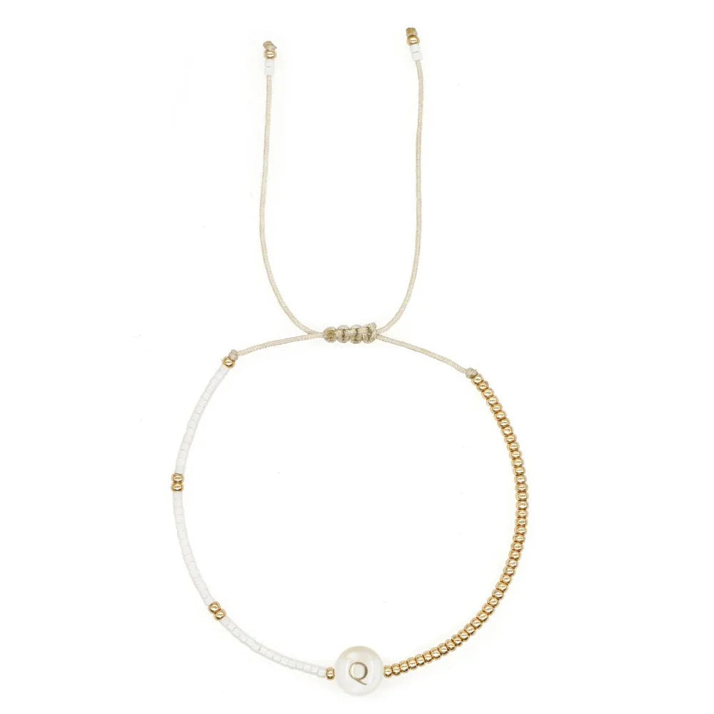 Boho Weiß & Gold Perlen Buchstaben Initial Perlen Armbänder