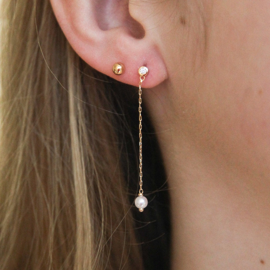 Ohrhänger mit weißer Süßwasserperle und Strass - 16K vergoldet | Shop Nory