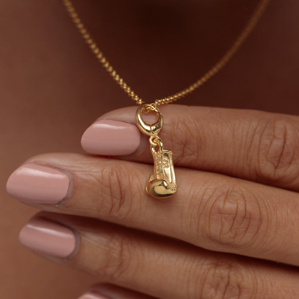 Gold Boxhandschuh Charm Halskette | Shop Nory