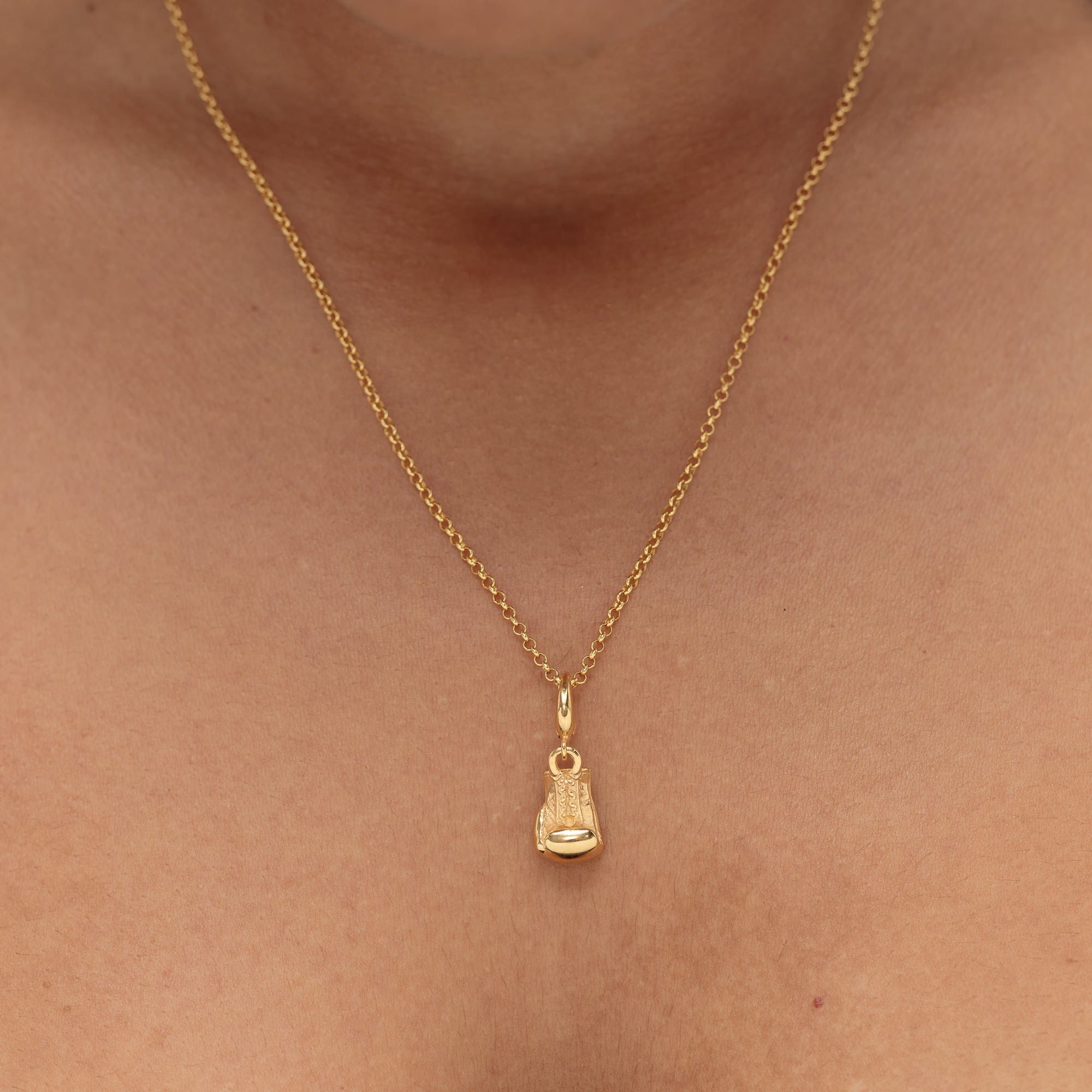 Gold Boxhandschuh Charm Halskette | Shop Nory