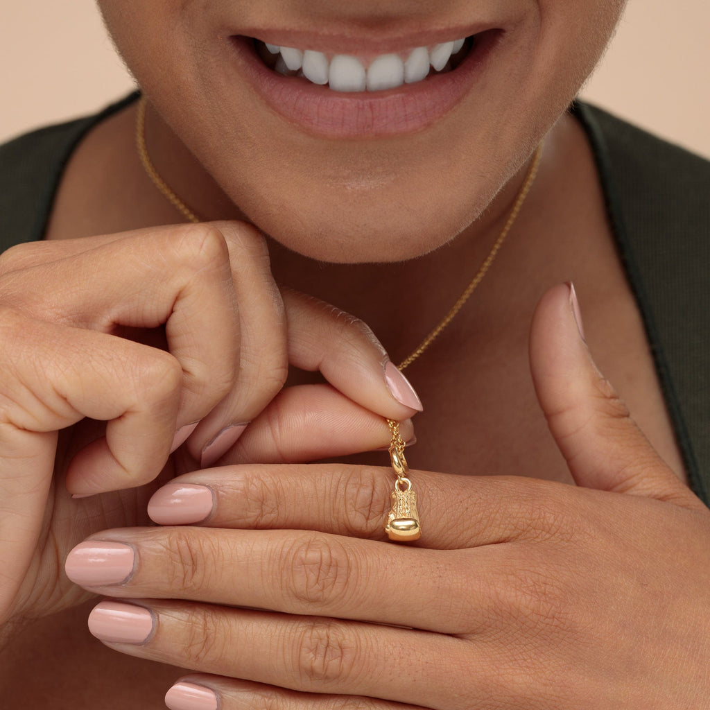 Gold Boxhandschuh Charm Halskette | Shop Nory