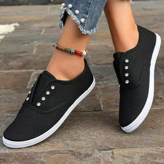 Entspannte Schuhe mit Kristallöse