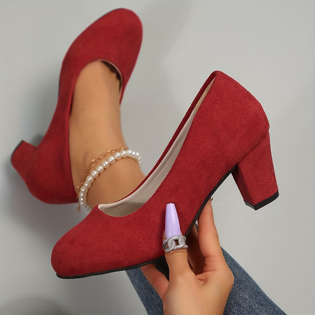 Pumps mit breiter Zehenkappe und stabilem Absatz