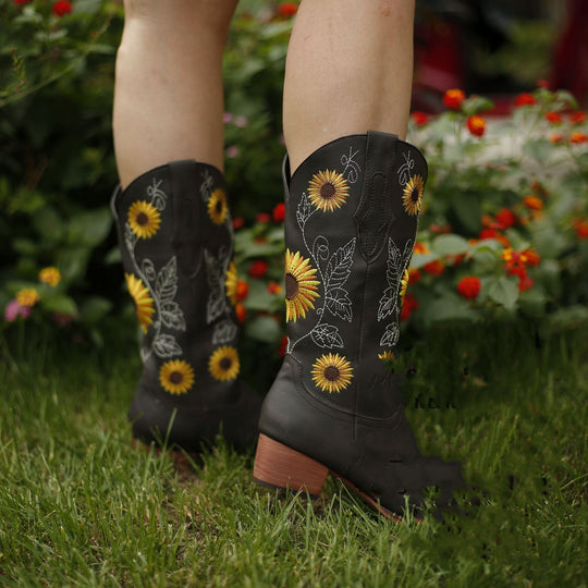 Boho-Inspirierte Damenstiefel im Sonnenblumen-Design