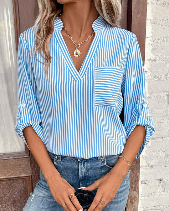Gestreiftes Shirt mit V-Ausschnitt und Brusttasche