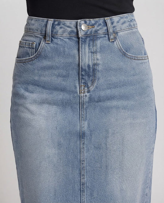 Damen Hochtaillierter Denim‑Midirock mit rohem Saum und geradem Schnitt Shop Nory