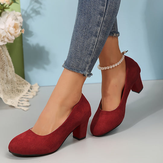 Pumps mit breiter Zehenkappe und stabilem Absatz