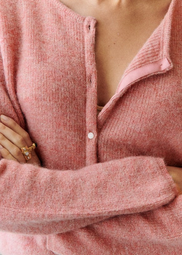 Superweicher Chint-Cardigan mit Knöpfen