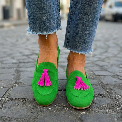 Grüne Loafer mit Pinker Fransenapplikation