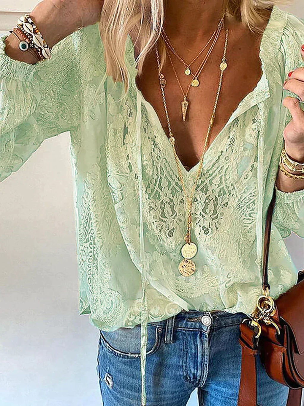 Exklusive Bluse mit Spitzenverzierungen