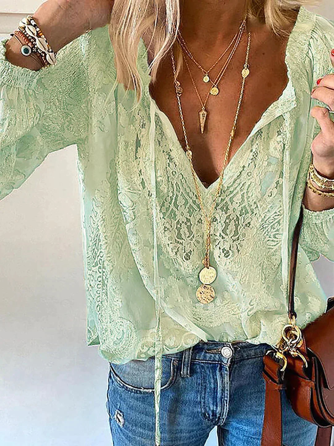 Exklusive Bluse mit Spitzenverzierungen