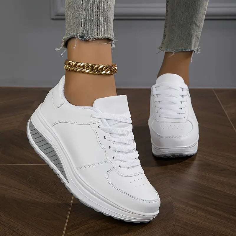 Orthopädische Sneakers mit Keilsohle