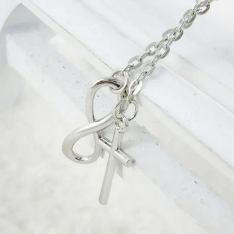 Klassische Infinity Quaste Kreuz Anhänger Halskette | Shop Nory