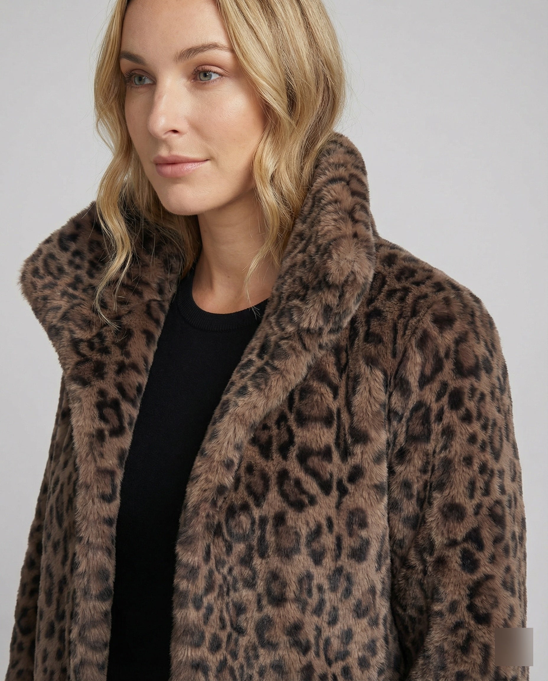 Mantel - Kunstpelz - Oversized Fit - Reverskragen - Leopardenprint