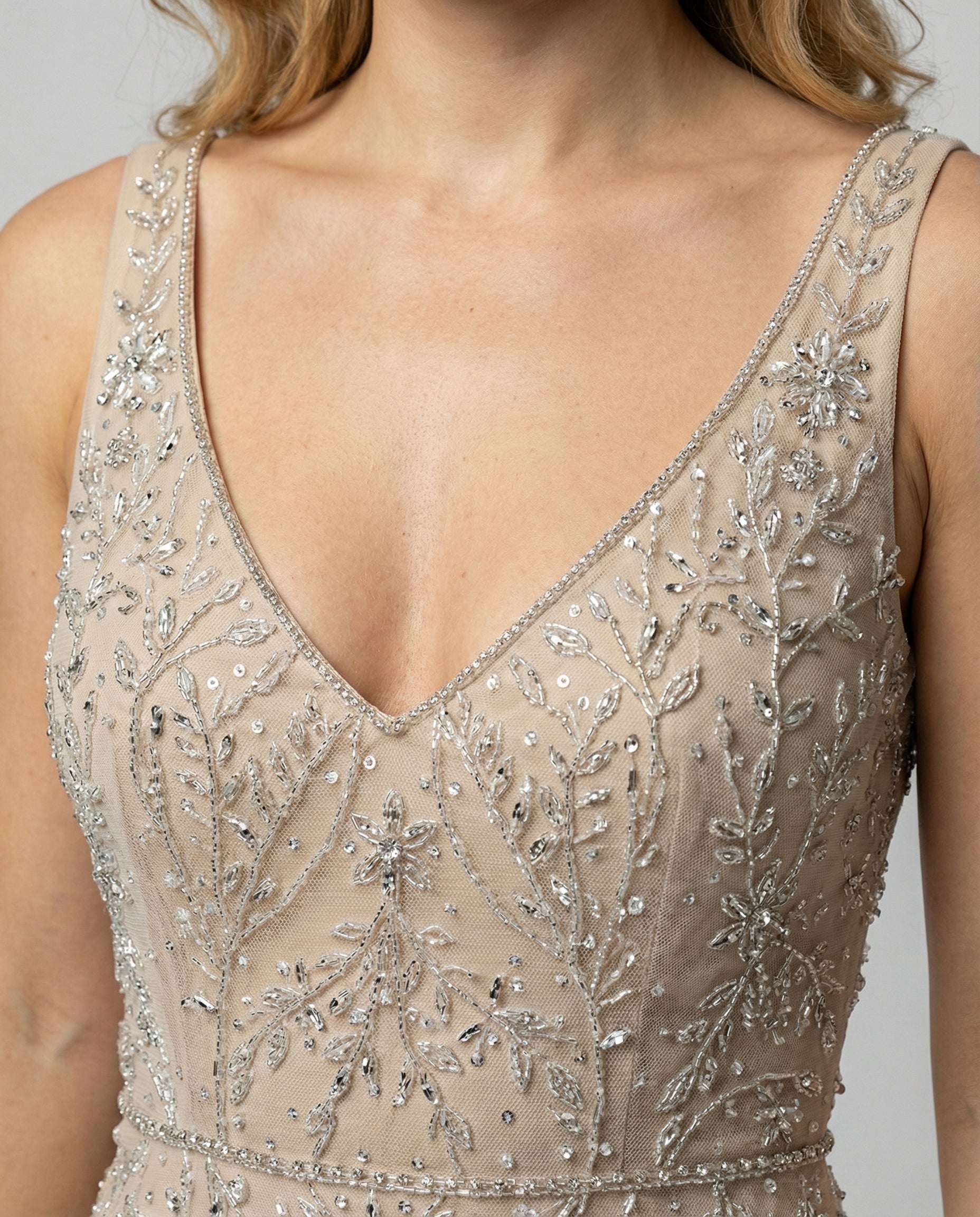 Luxuriöses Damen Abendkleid mit Bestickten Schimmernden Akzenten | Shopnory