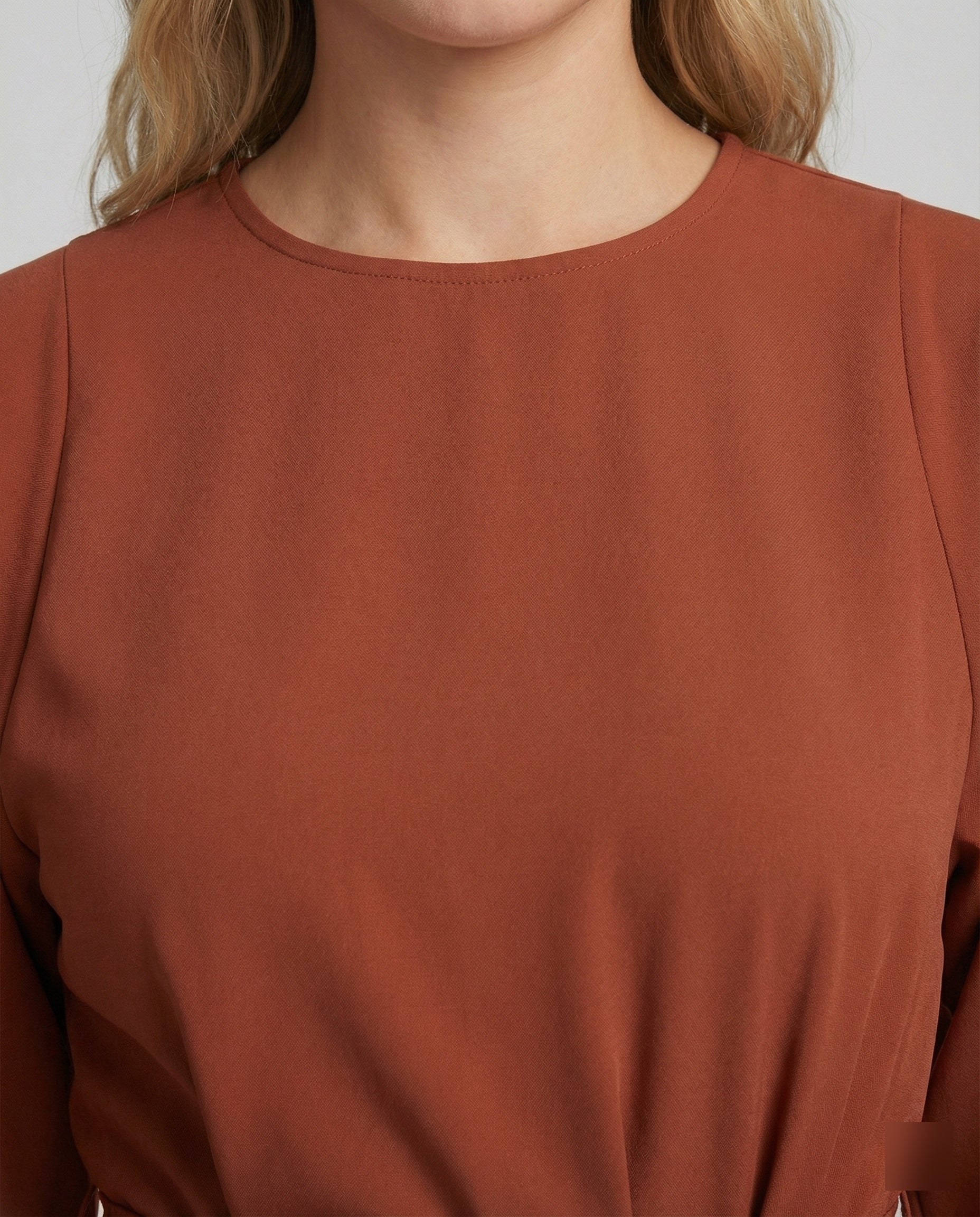 Elegantes Kleid mit Laternenärmeln und Gürtel