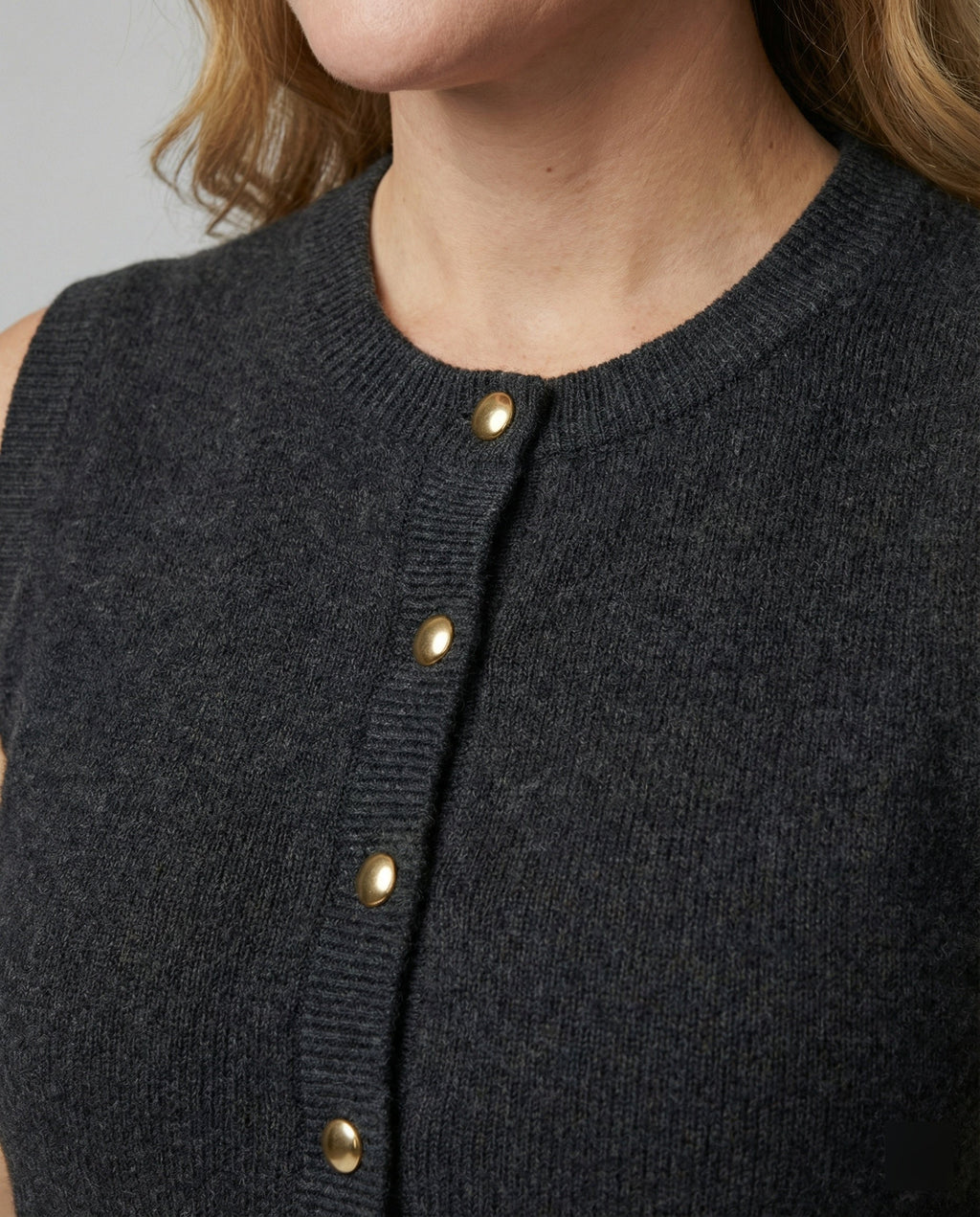 Damen Strickweste elegant mit Knopfverschluss