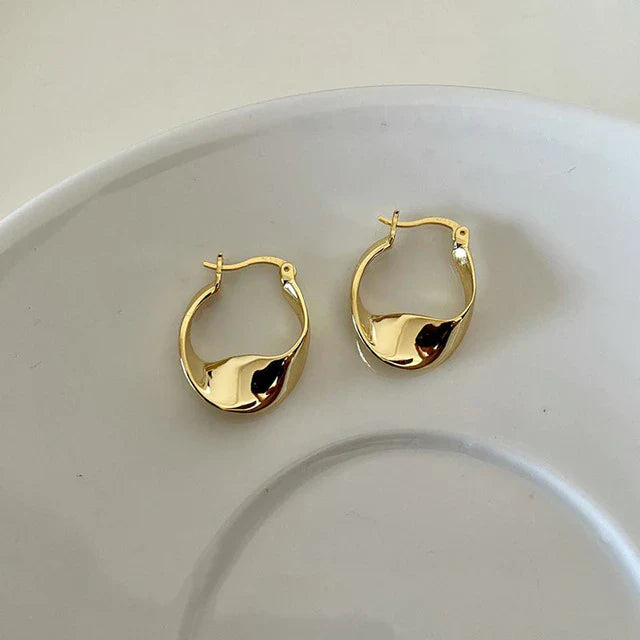 Glatte Oberfläche Unregelmäßige Verzerrte Ohrringe | Shop Nory