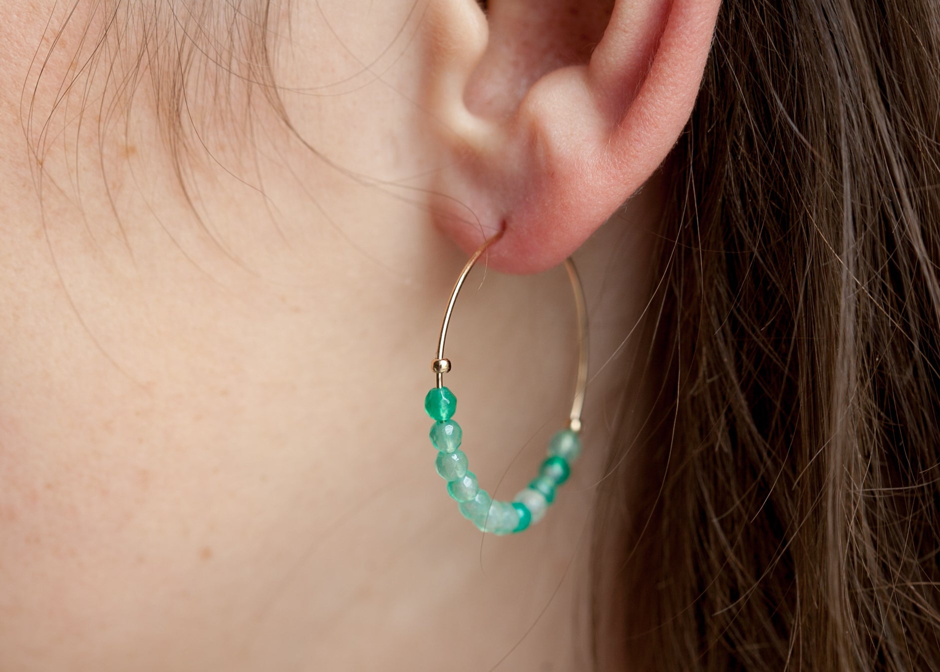 Creolen Ohrringe mit Edelsteinen Vergoldet, Edelstein Schmuck für Damen | Shop Nory
