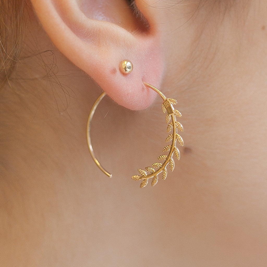 Creolen mit filigranem Blätterornament - 16Karat vergoldet | Shop Nory