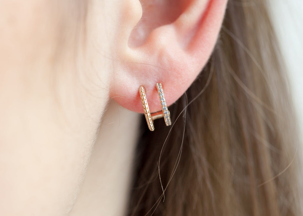 Ohrringe Creolen Doppel Zirkonia Stecker - 16K vergoldet | Shop Nory