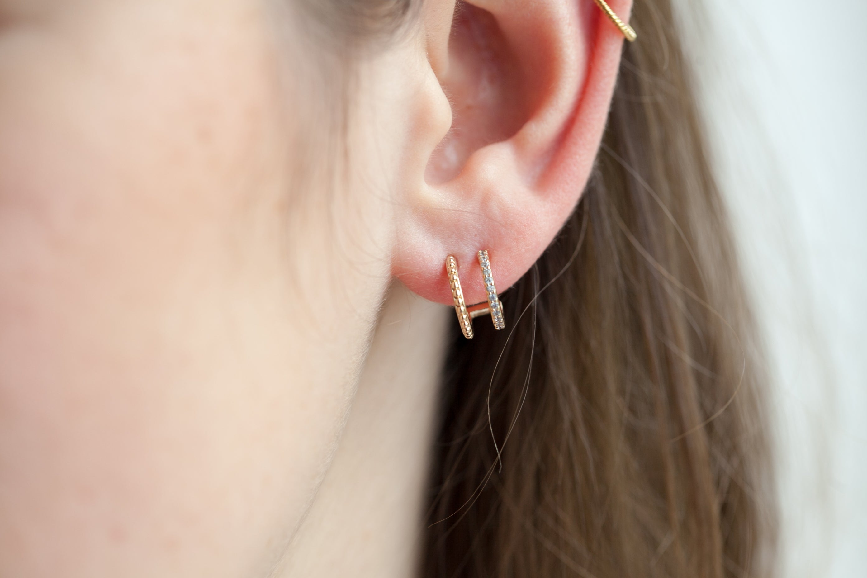 Ohrringe Creolen Doppel Zirkonia Stecker - 16K vergoldet | Shop Nory