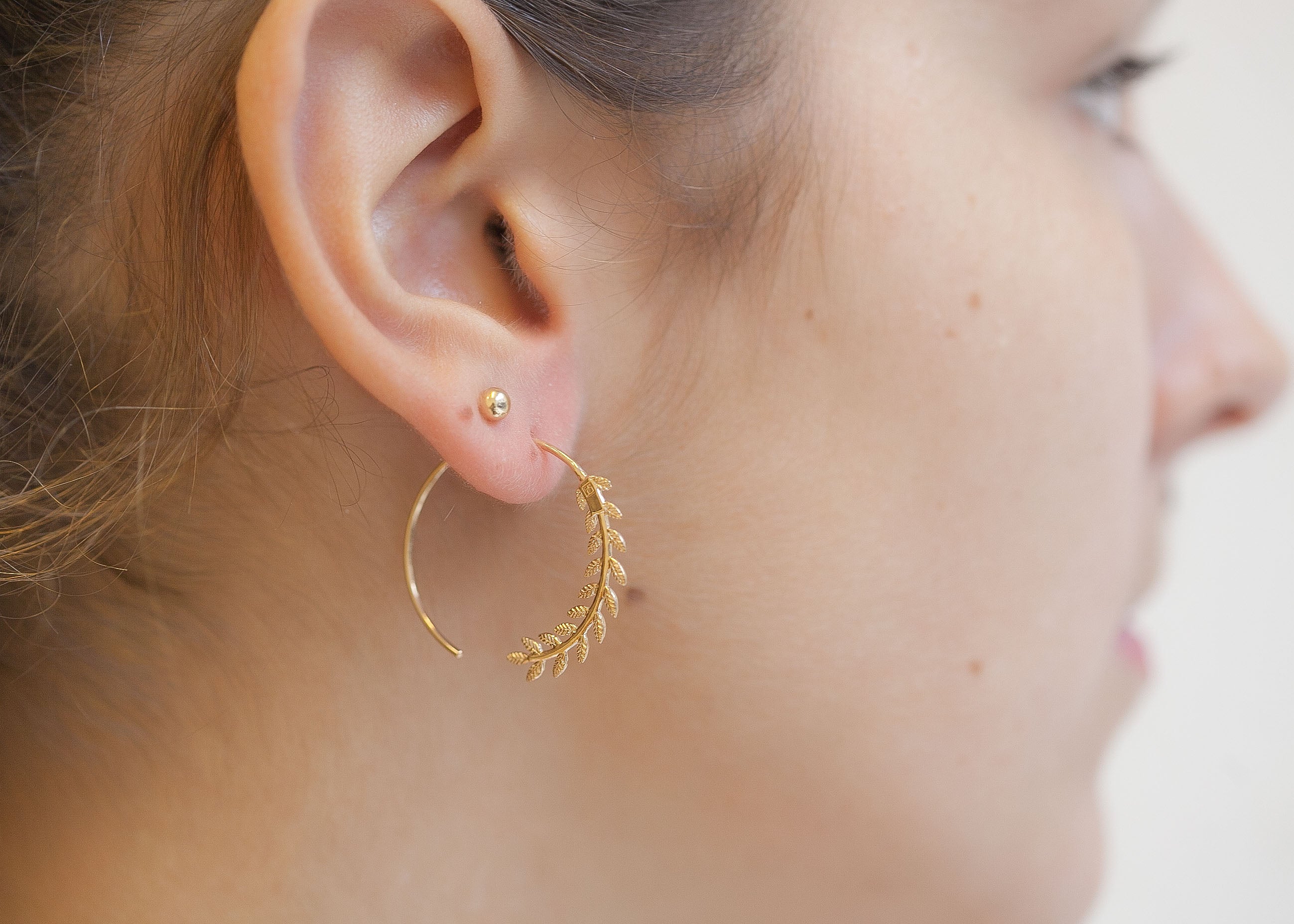 Creolen mit filigranem Blätterornament - 16Karat vergoldet | Shop Nory