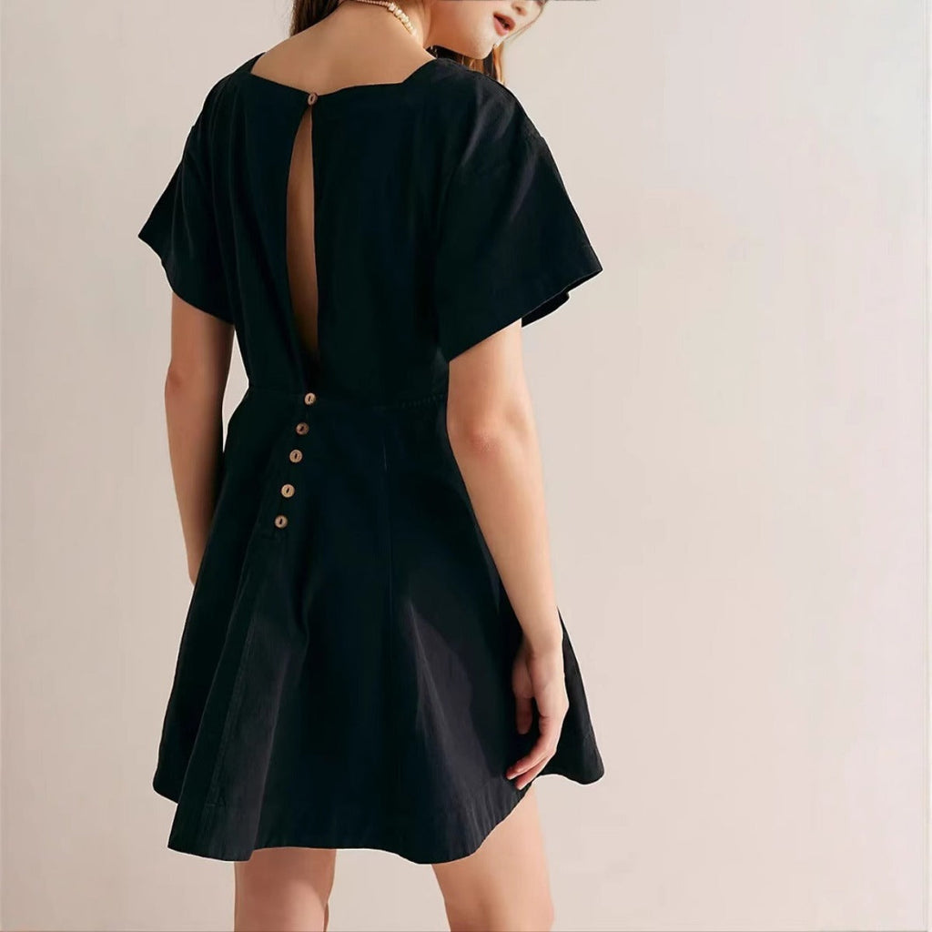 Freizeitkleid mit quadratischem Ausschnitt und Knöpfen