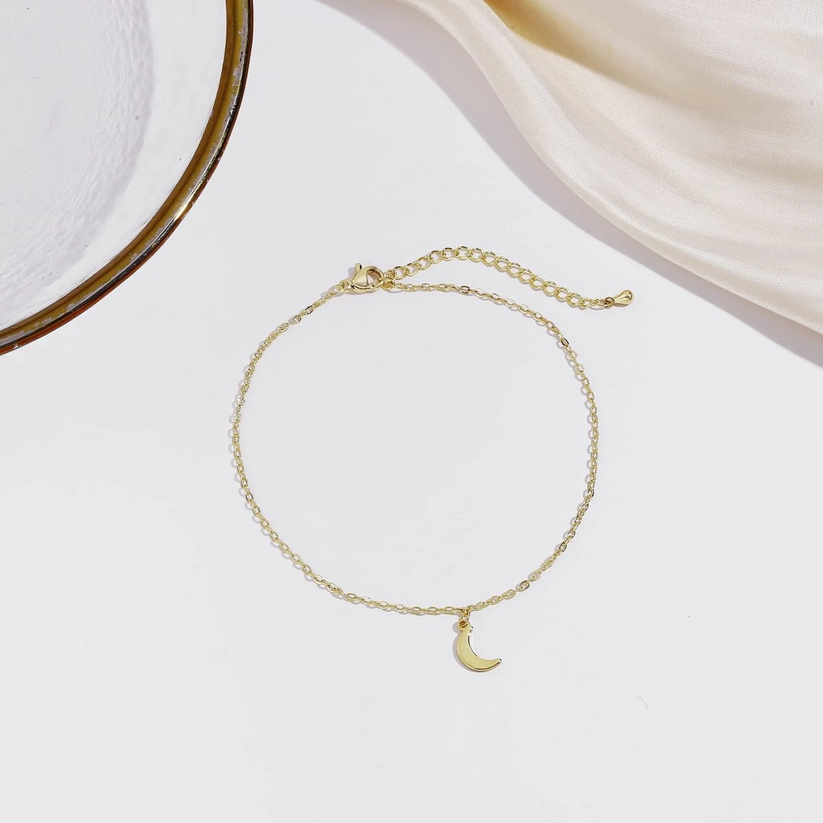 Zarte Goldene Mond Fußkette | Shop Nory
