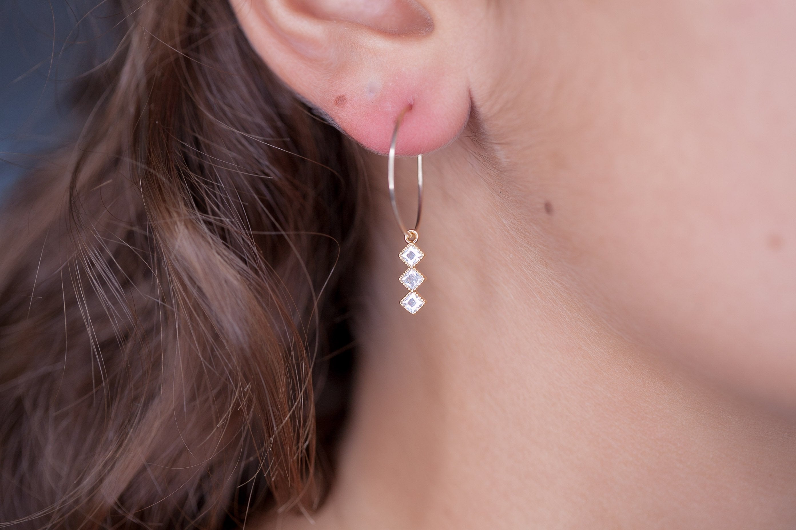 Creolen mit CZ Anhänger 16K vergoldet - Damen Creolen mit Steinen | Shop Nory