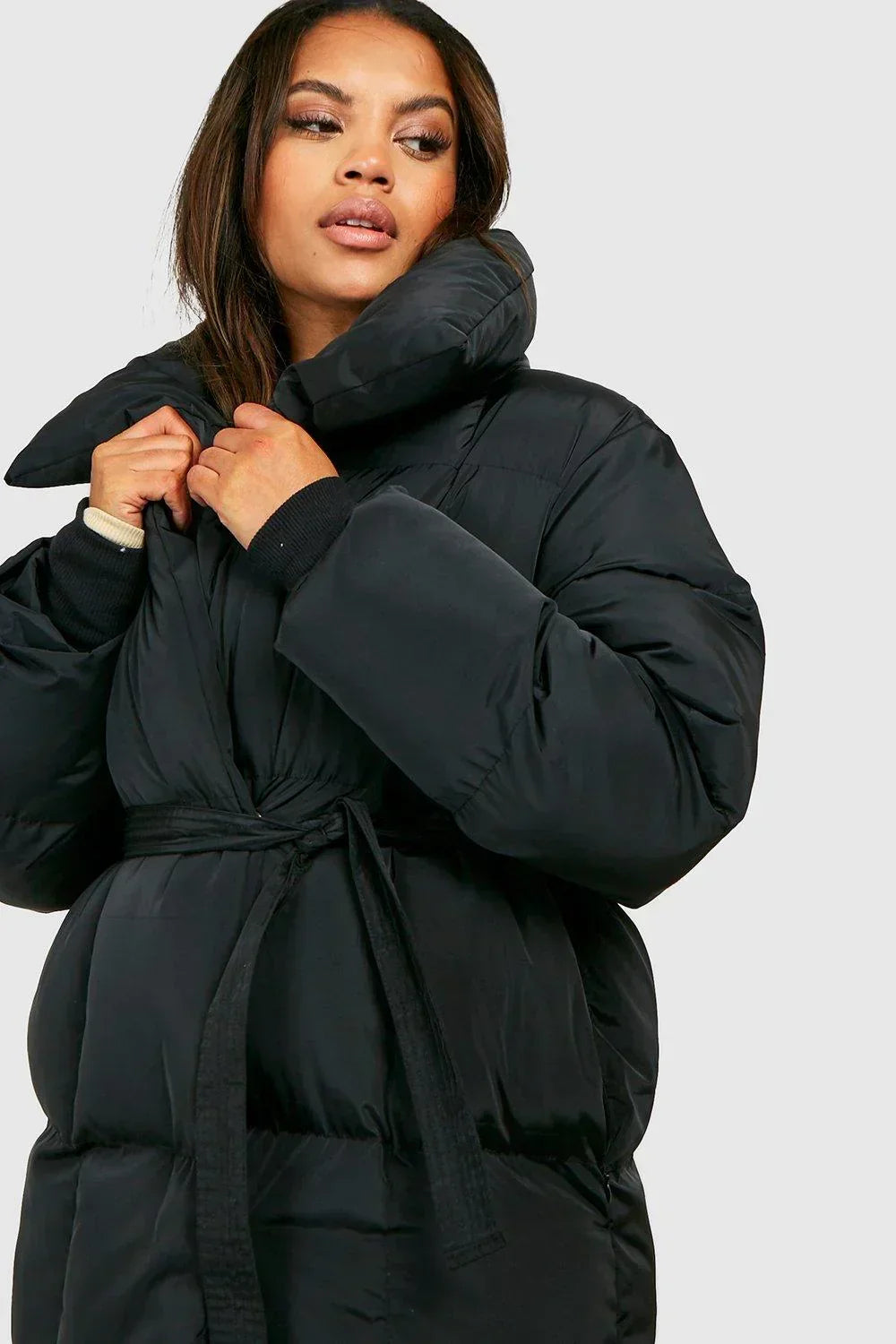 ShopNory | Kurze Damenjacke mit Stehkragen und Taillierter Taille