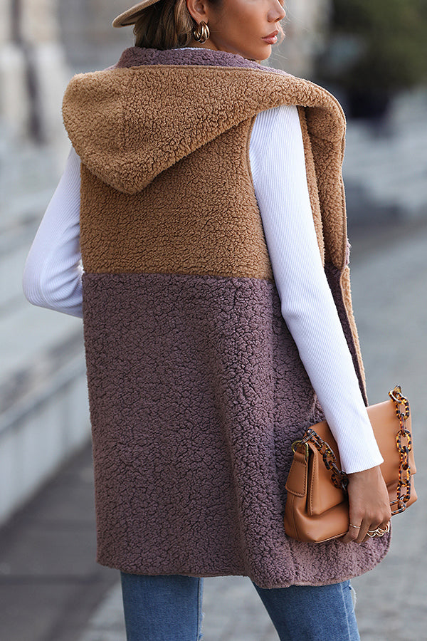 Ärmelloser Colorblock-Taschenloser Mid-Length Cardigan Puff-Velours-Jacke