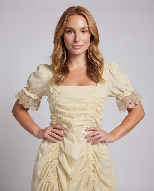 Damenkleid mit Rüschen und Spitzenbesatz Shop Nory