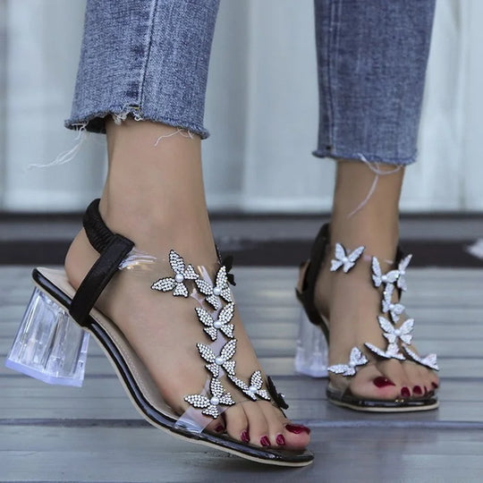 Orthopädischer Schuh mit Absatz